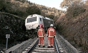 A freight train carrying 18 tanks of ammonia was derailed by a landslide near Huelva