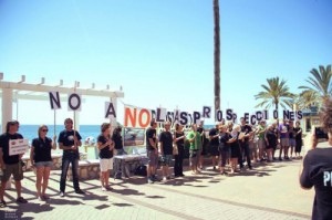Angry protesters have gathered in Fuengirola to say no to planned gas drilling